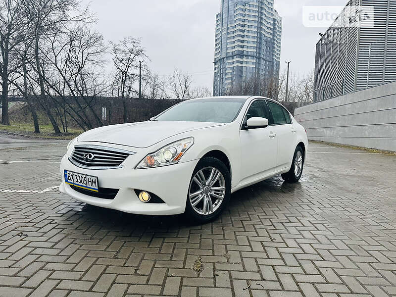Седан Infiniti G37 2013 в 