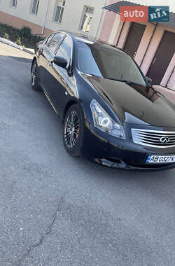 Седан Infiniti G37 2008 в Тростянце