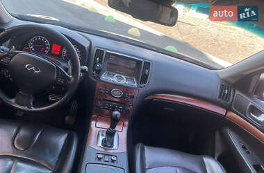 Седан Infiniti G37 2008 в Тростянце