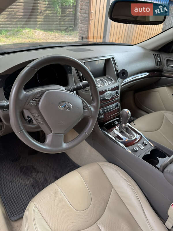 Кабриолет Infiniti G37 2010 в Киеве
