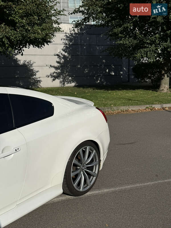 Купе Infiniti G37 2009 в Києві