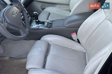 Купе Infiniti G37 2011 в 