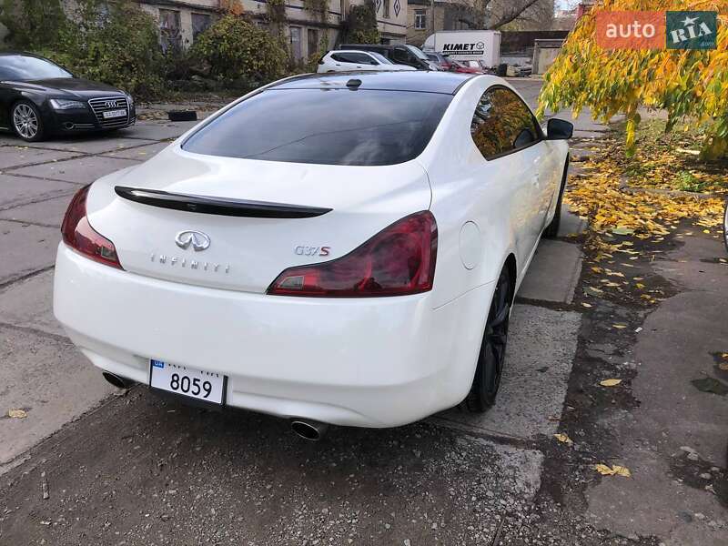 Купе Infiniti G37 2008 в Києві