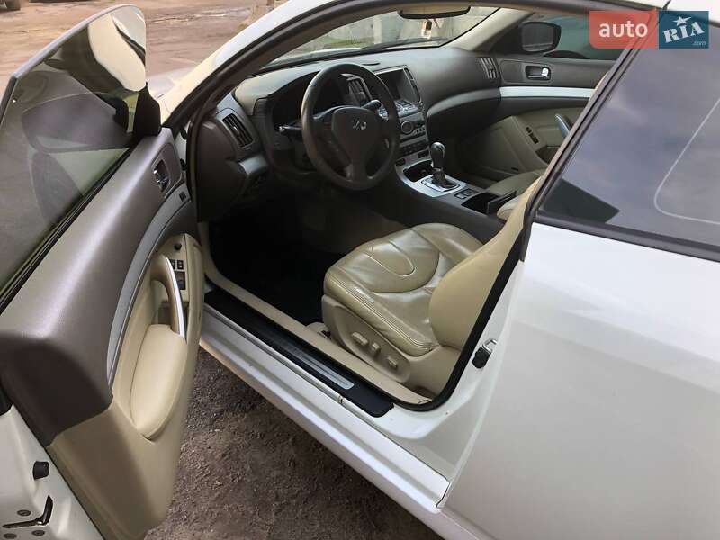 Купе Infiniti G37 2008 в Києві