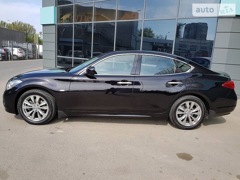 Infiniti M25 2013 года
