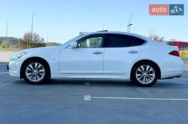 Седан Infiniti M25 2012 в 