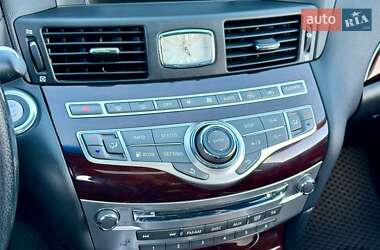 Седан Infiniti M25 2012 в 