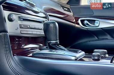 Седан Infiniti M25 2012 в 