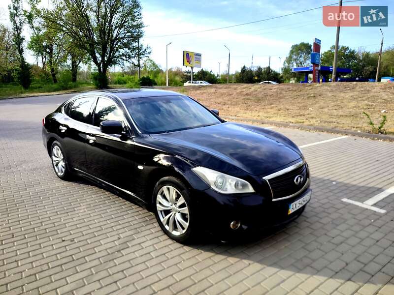 Седан Infiniti M25 2012 в Запоріжжі