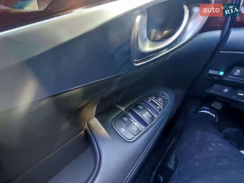 Седан Infiniti M25 2012 в Запоріжжі