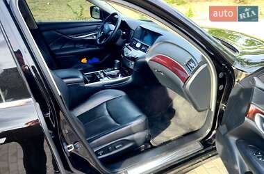 Седан Infiniti M25 2012 в 