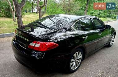 Седан Infiniti M25 2012 в 