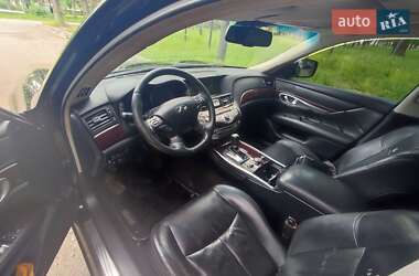 Седан Infiniti M25 2012 в 