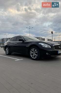 Седан Infiniti M25 2013 в 