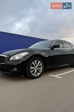 Седан Infiniti M25 2013 в 