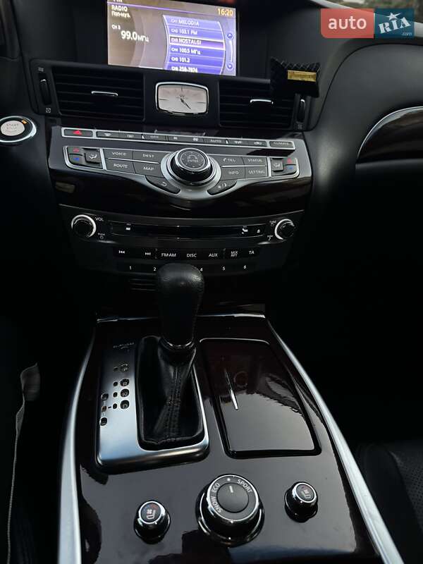 Седан Infiniti M25 2012 в Киеве