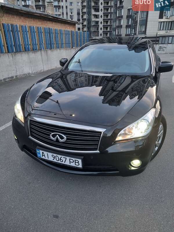 Infiniti M25 2012