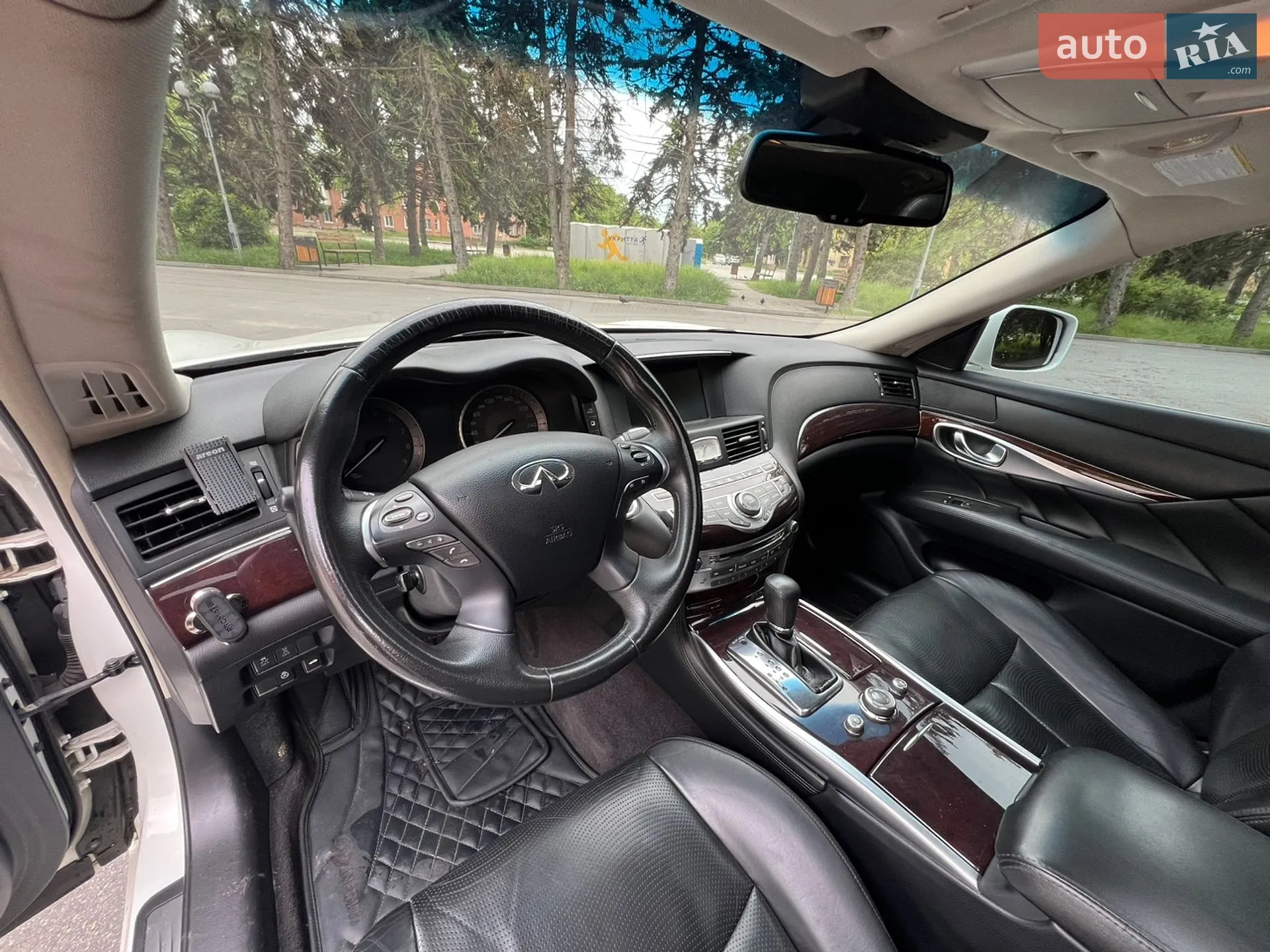 2011 Infiniti M - мініатюра 12
