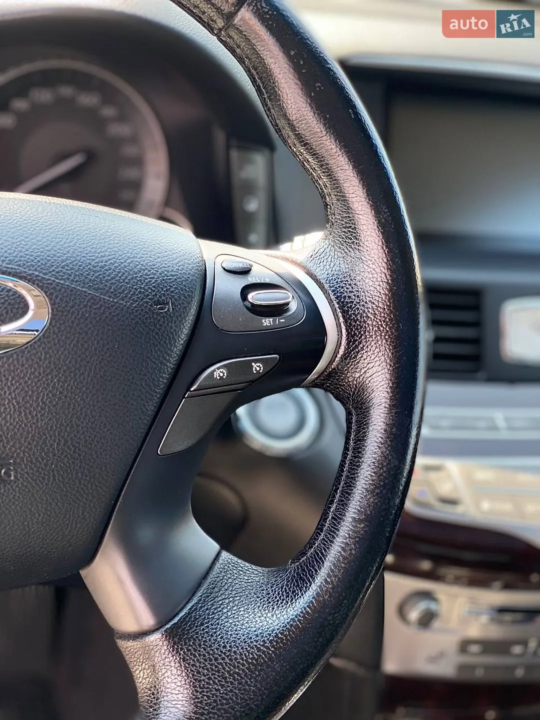 2011 Infiniti M - мініатюра 30