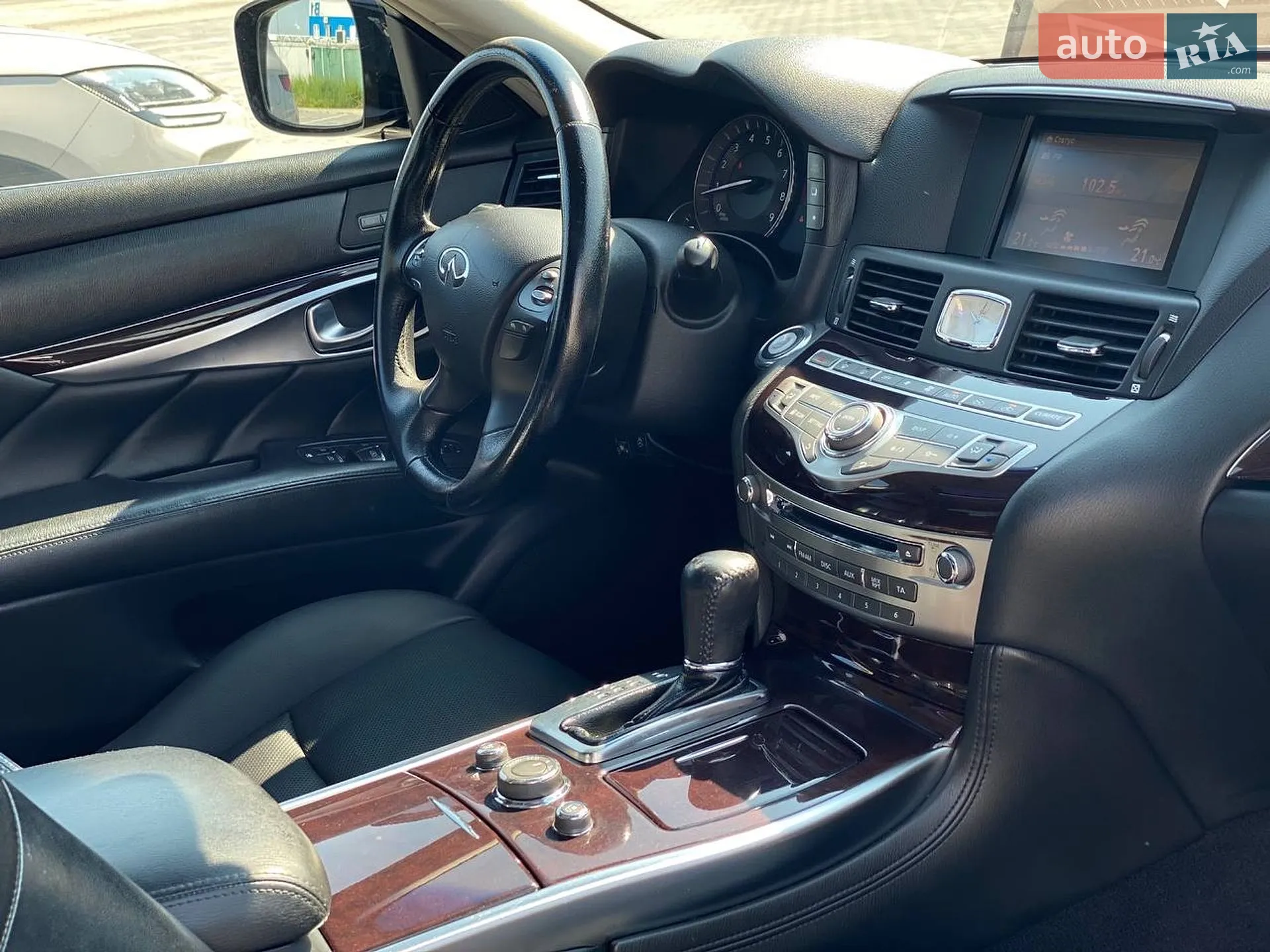 2011 Infiniti M - мініатюра 52