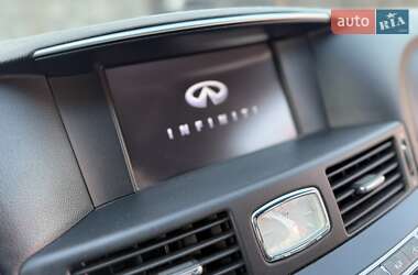 Седан Infiniti M30 2010 в 
