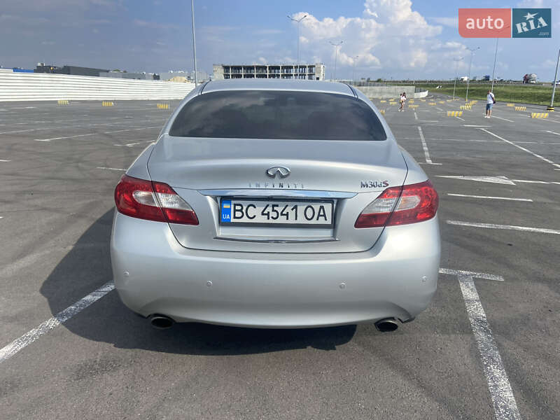 Седан Infiniti M30 2011 в Львові