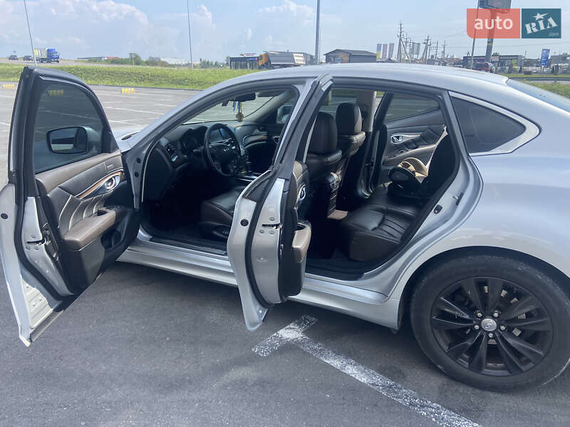 Седан Infiniti M30 2011 в Львові