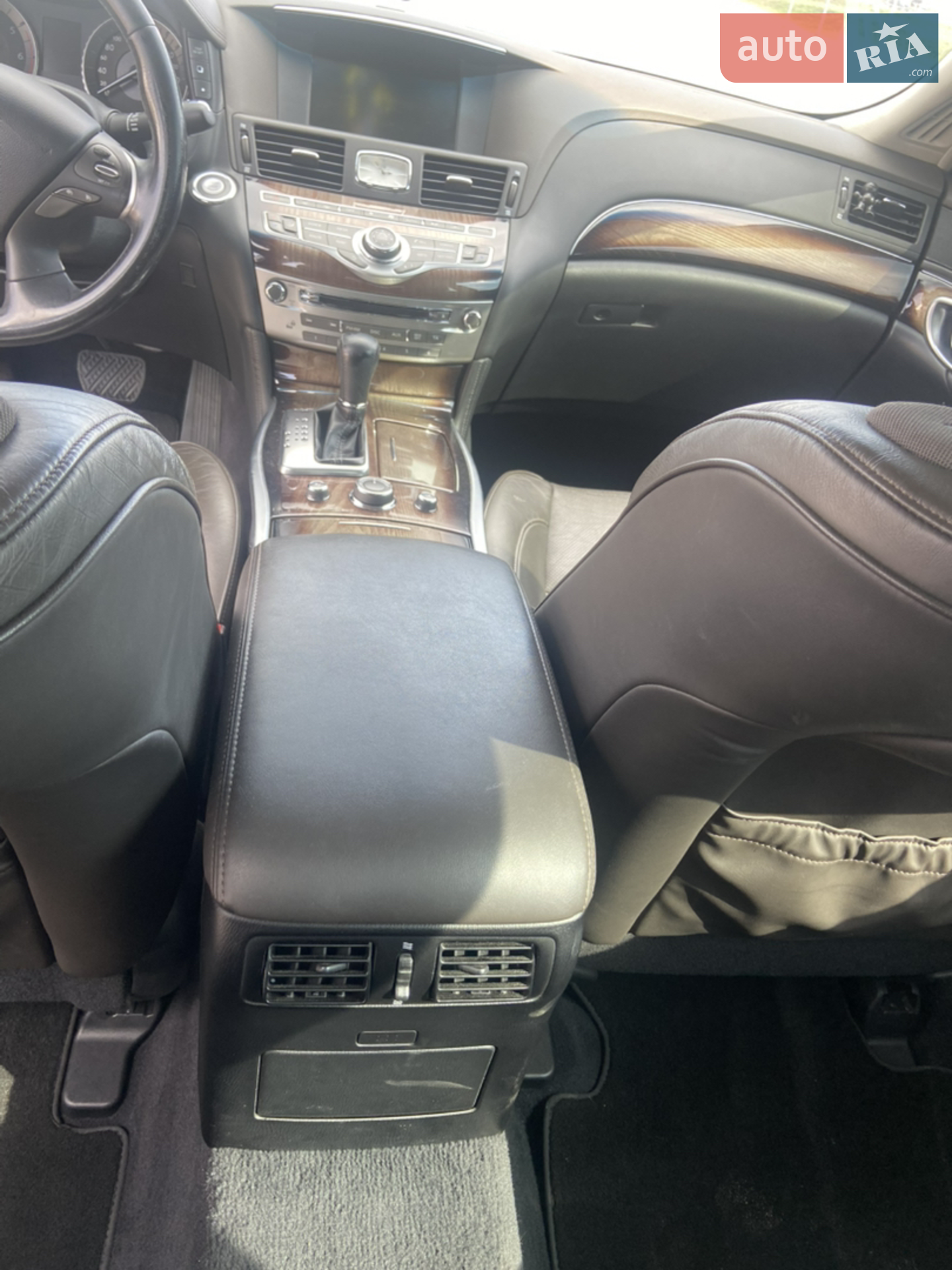 2011 Infiniti M - мініатюра 16