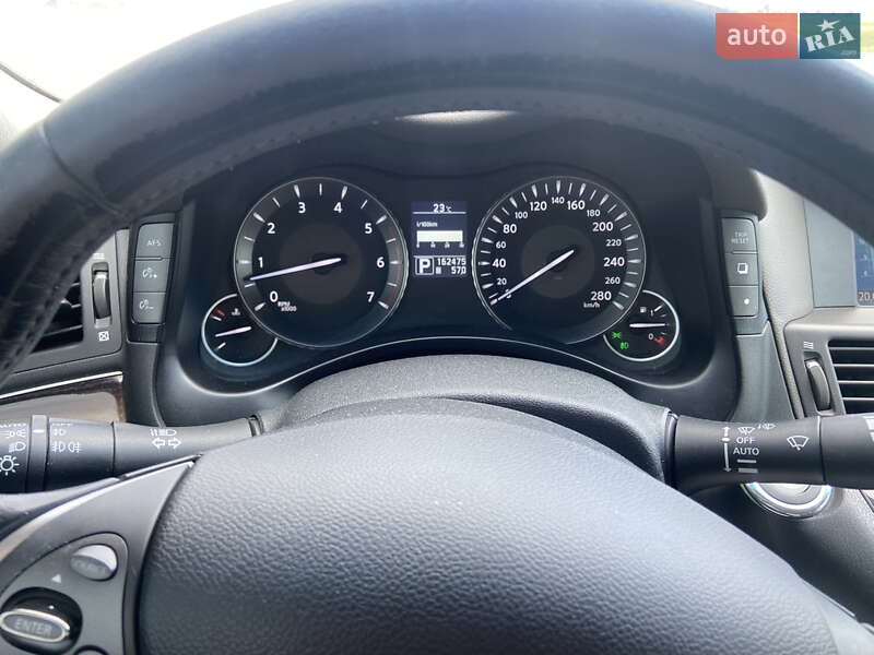 Седан Infiniti M30 2011 в Львові