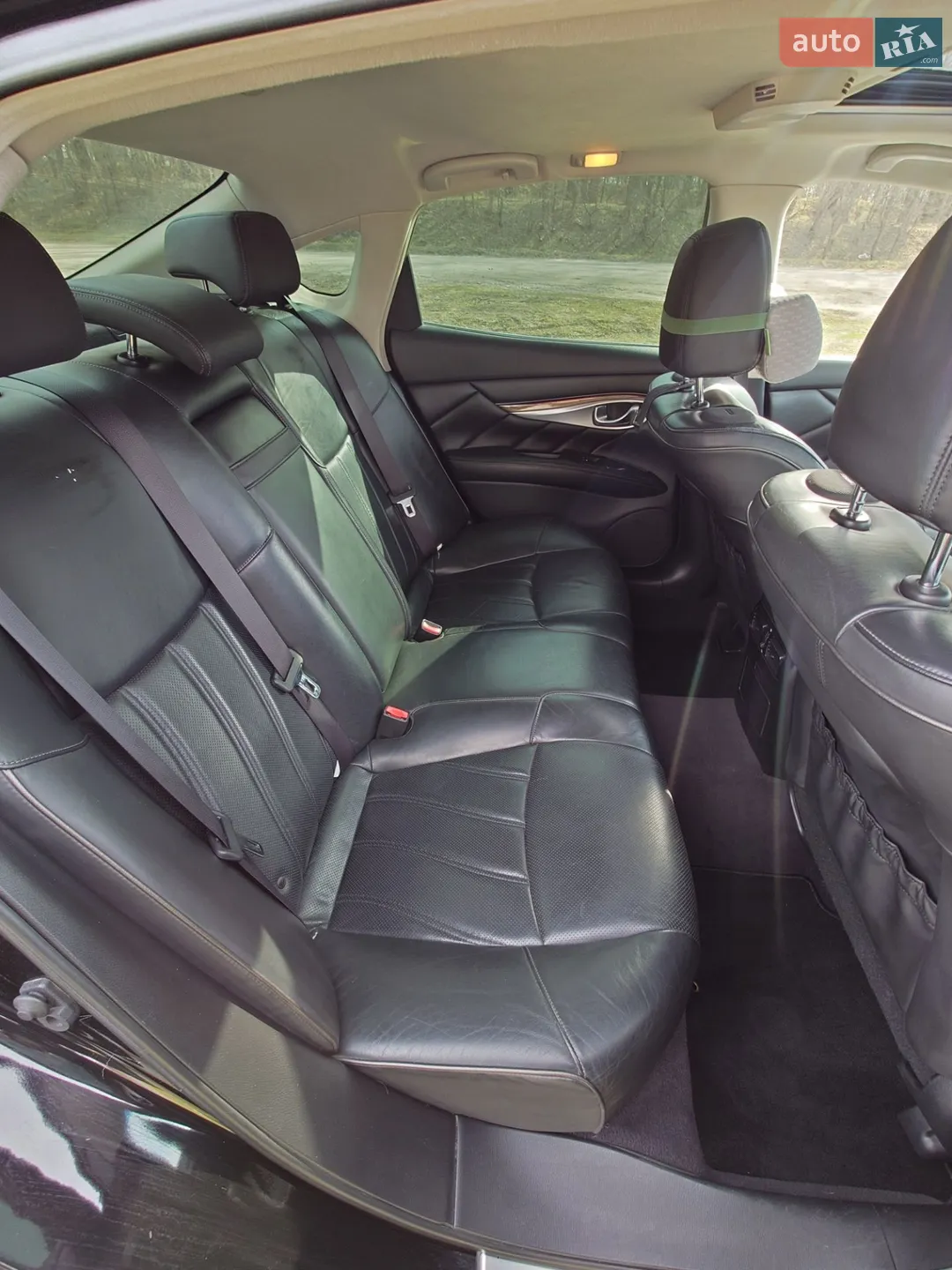 2011 Infiniti M - мініатюра 11