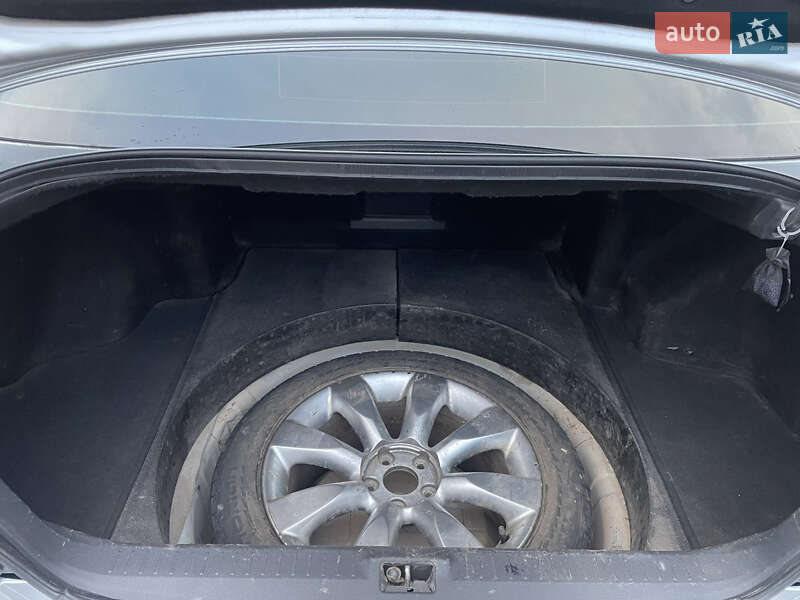 Седан Infiniti M35 2007 в Валках