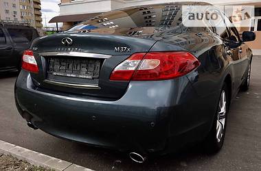 Седан Infiniti M37 2013 в 