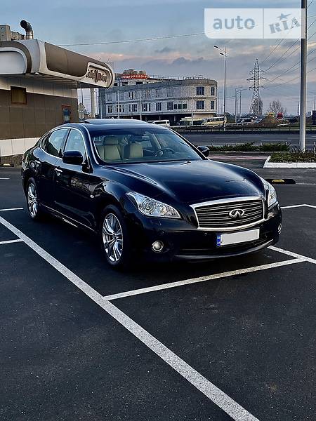Седан Infiniti M37 2013 в 