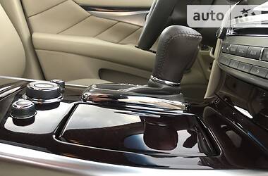Седан Infiniti M37 2013 в 