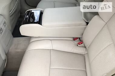 Седан Infiniti M37 2013 в 