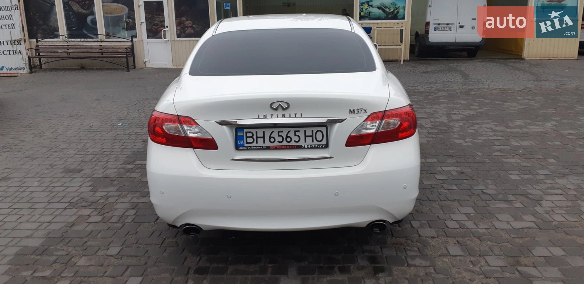 2011 Infiniti M - мініатюра 2