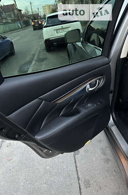 Седан Infiniti M37 2013 в 