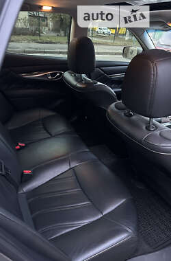 Седан Infiniti M37 2013 в 