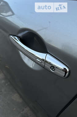 Седан Infiniti M37 2013 в 
