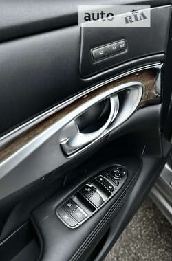 Седан Infiniti M37 2013 в 
