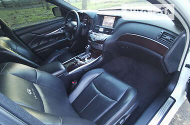 Седан Infiniti M37 2013 в 