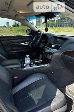 Седан Infiniti M37 2013 в 
