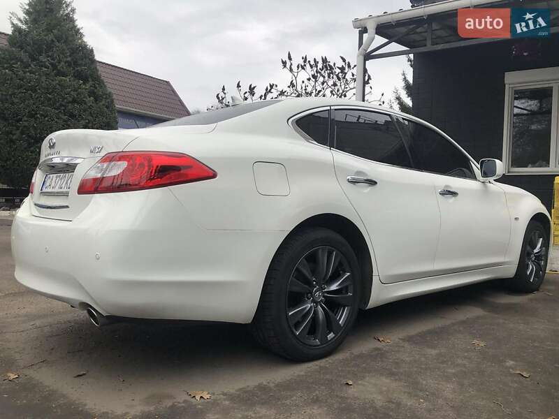 Седан Infiniti M37 2010 в Кременчуці
