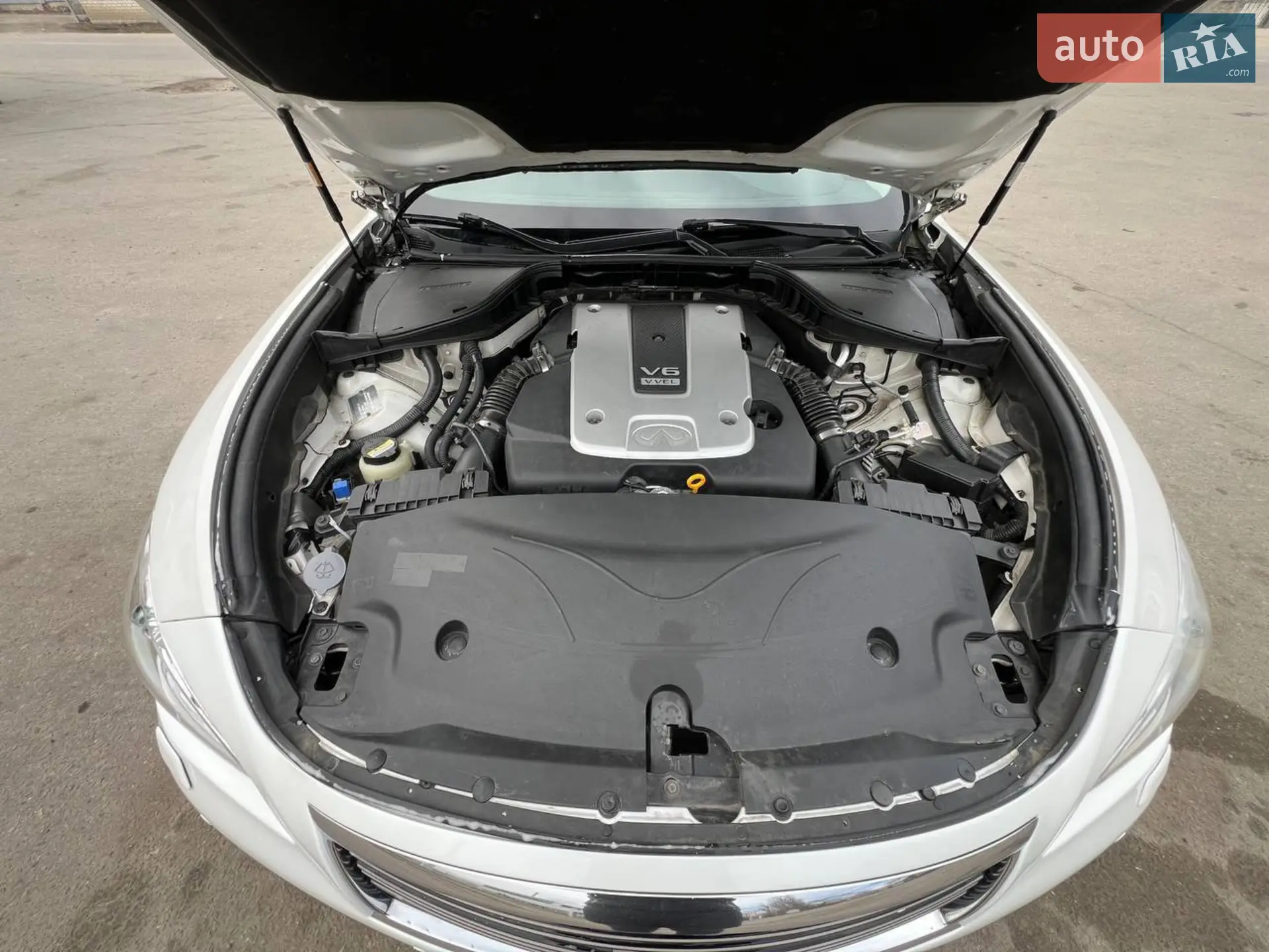 2010 Infiniti M - мініатюра 11