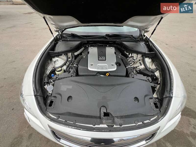 Седан Infiniti M37 2010 в Кременчуці