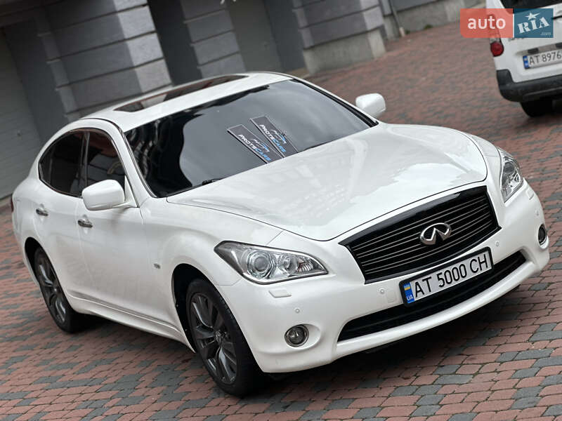 Седан Infiniti M37 2013 в Ивано-Франковске