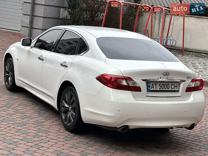 Седан Infiniti M37 2013 в Ивано-Франковске