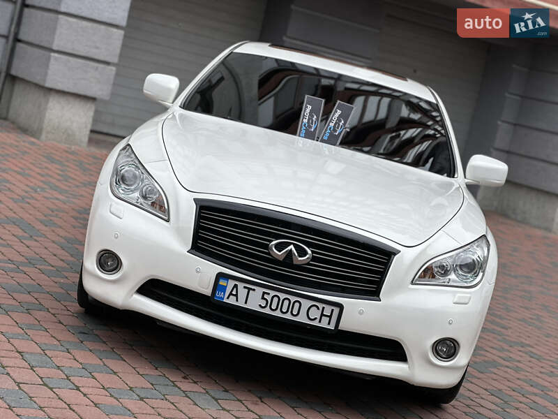 Седан Infiniti M37 2013 в Ивано-Франковске