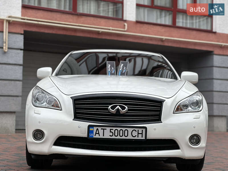 Седан Infiniti M37 2013 в Ивано-Франковске