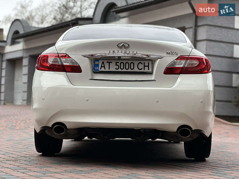 Седан Infiniti M37 2013 в Ивано-Франковске